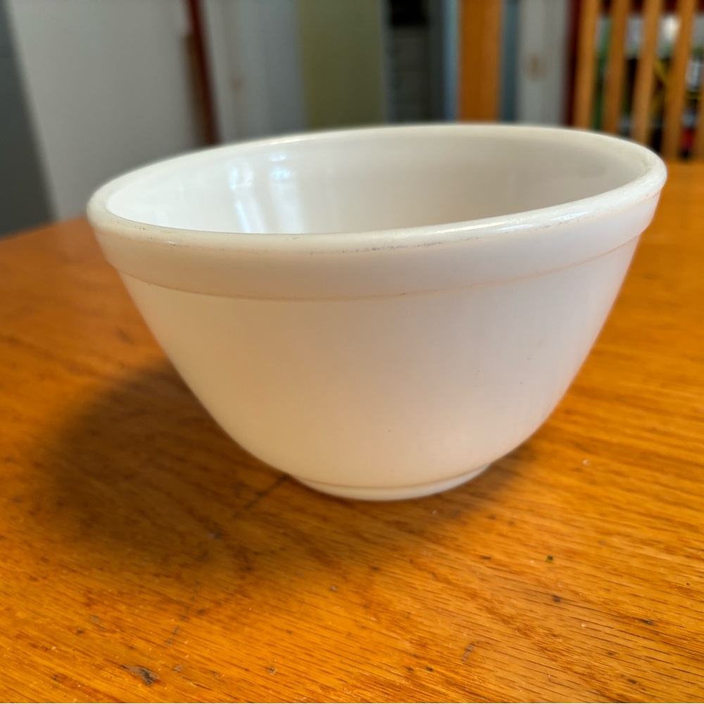 Vintage Pyrex 401 Bowl - USA